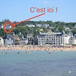 Apartment Le Logis Des Roches Noires, Vue Mer, Parking Privatif
