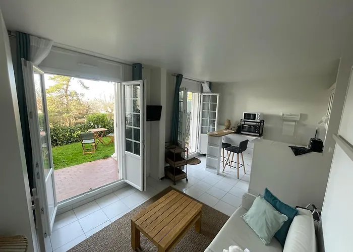 Le Logis Des Roches Noires, Vue