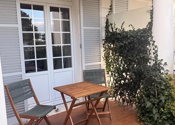 Le Logis Des Roches Noires, Vue